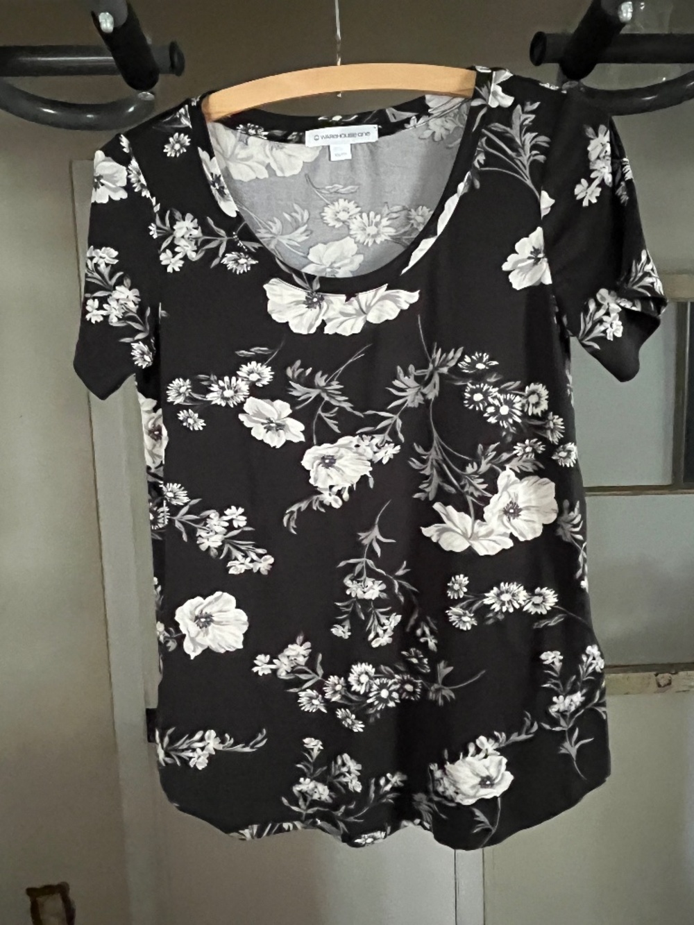 Warehouse One Black & White Floral Scoop Neck Tee -XS